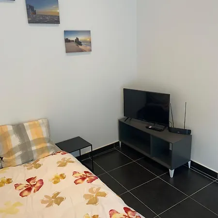 3 Jolies Pavillons Type Apartment